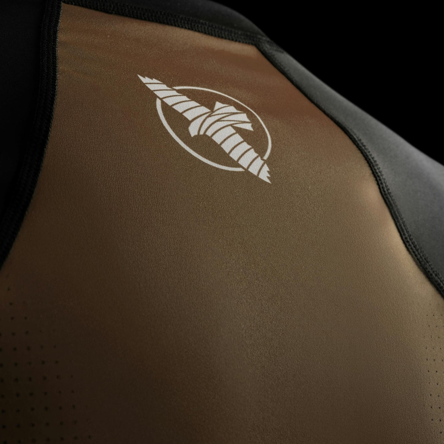 Rashguard Manga Corta para Hombre Hayabusa Pro Ranked (Café) (Disponible por Encargo)