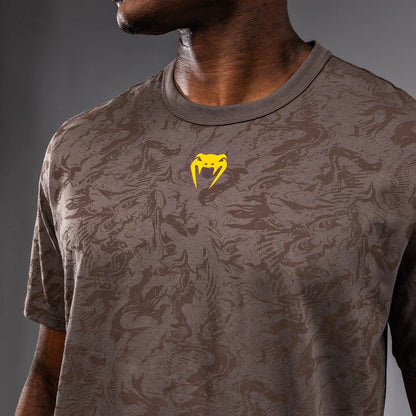 Camiseta para Hombre Venum UFC Fusion Authentic Fight Week (Café/Arena) (Disponible en Costa Rica)