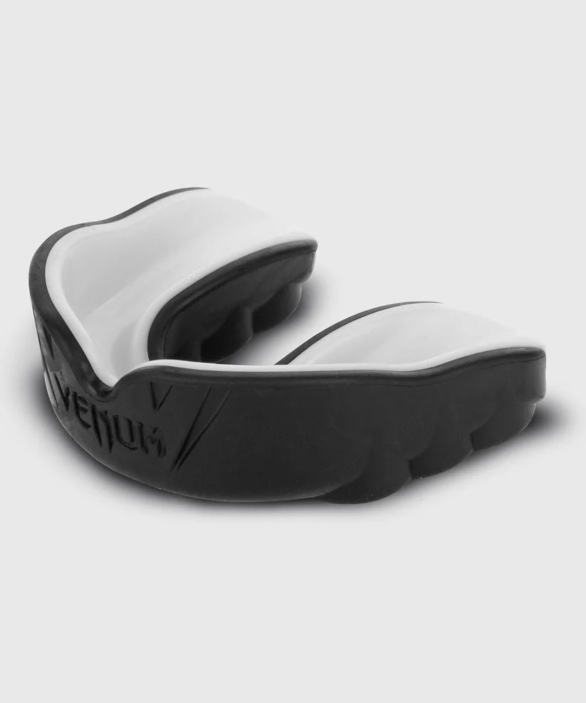 Bucal Venum Challenger (Negro / Blanco) (Disponible en Costa Rica)