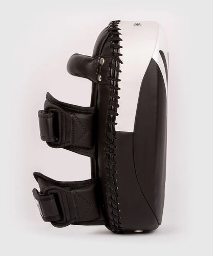 Thai Pads Venum Kickboxing Micro Fiber Paos 2.0 (Negro / Blanco) (Disponible por Encargo)
