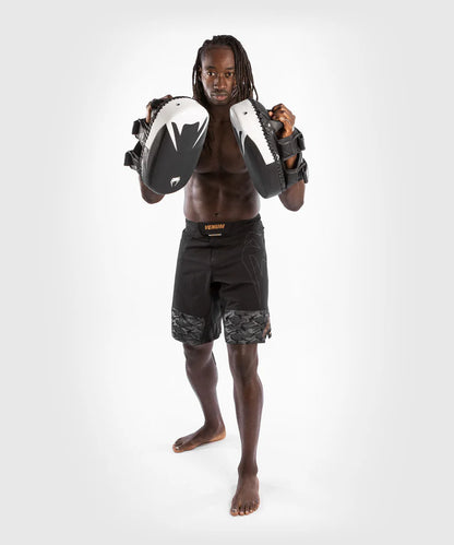 Thai Pads Venum Kickboxing Micro Fiber Paos 2.0 (Negro / Blanco) (Disponible por Encargo)
