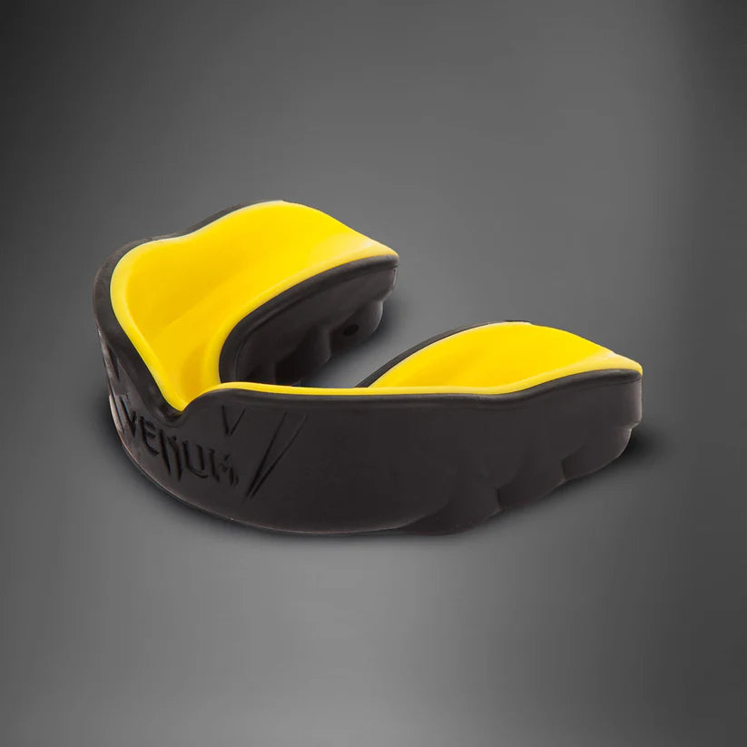 Bucal Venum Challenger (Negro / Amarillo) (Disponible en Costa Rica)