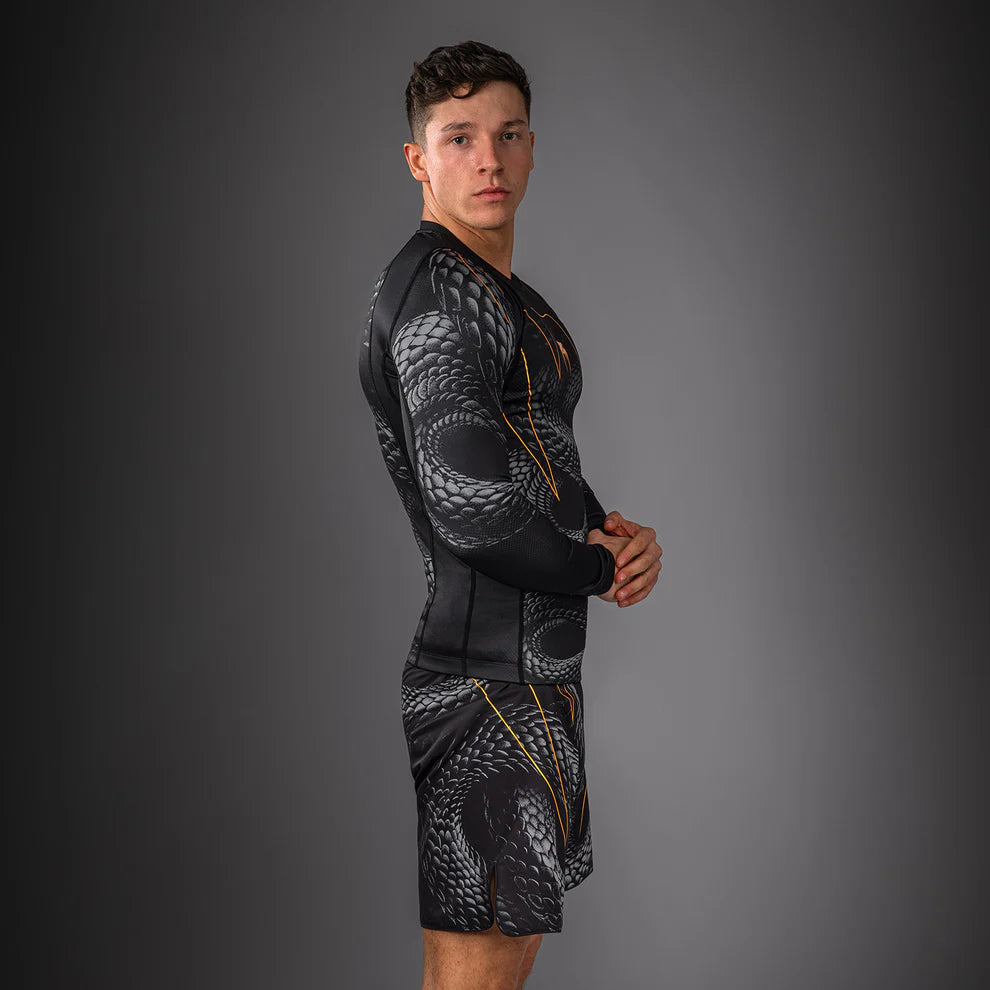 Rashguard Manga Larga Venum Matupa (Negro / Dorado) (Disponible en Costa Rica)
