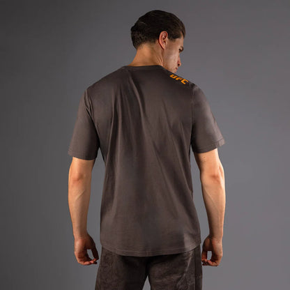 Camiseta para Hombre Venum UFC Fusion Authentic Fight Week (Café) (Disponible en Costa Rica)