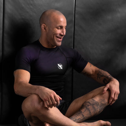 Rashguard Manga Corta para Hombre Hayabusa Fusion (Negro / Morado) (Disponible por Encargo)