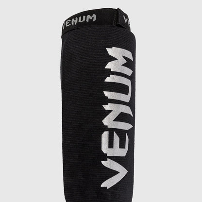 Espinilleras de Media Venum Kontact (Negrol / Plateado) (Disponible por Encargo)