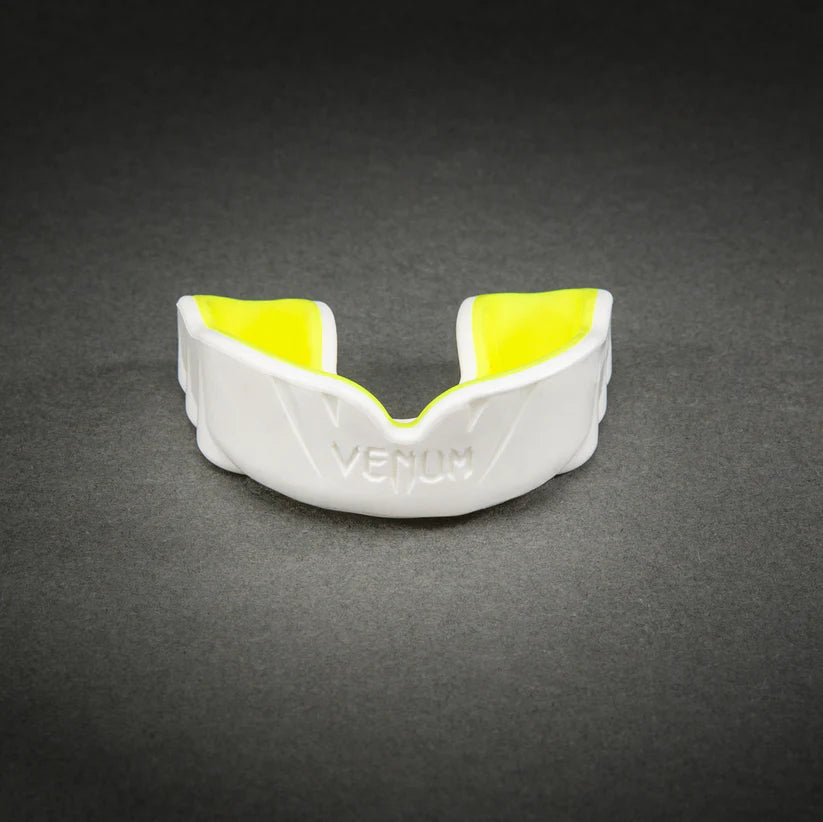 Bucal Venum Challenger (Blanco / Amarillo) (Disponible en Costa Rica)